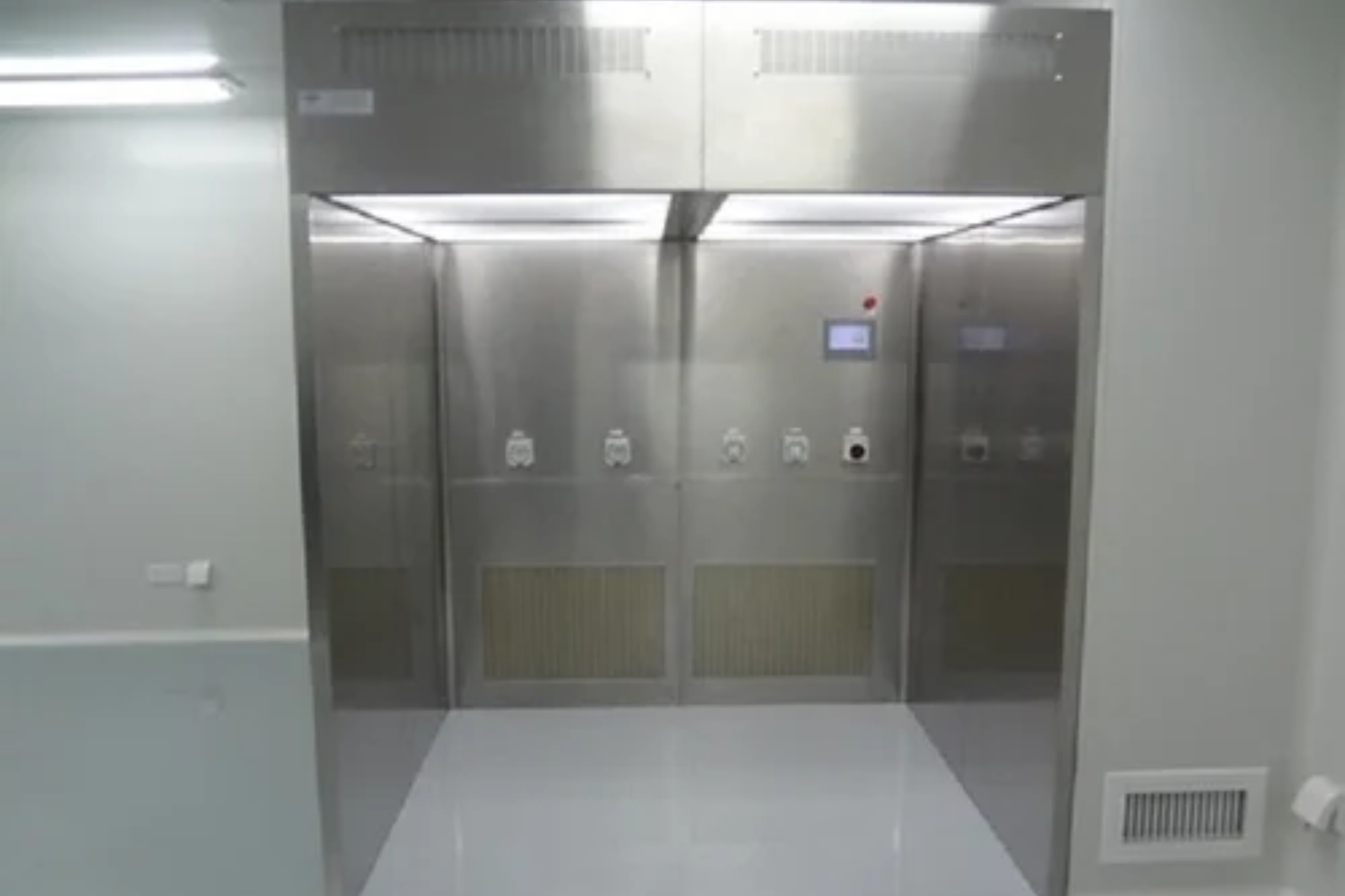 Cleanroom Equipment - Pass Boxes - Laminar Flow Units - Air Showers (32)